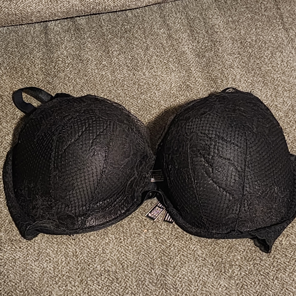 Victoria's Secret Very Sexy Push Up Black Lace Bra Sz. 36DDD